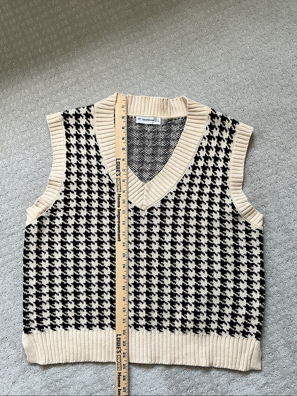 Women's Houndstooth V-Neck Sweater Vest in Black and Cream